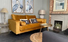 Charming Bight Cottage Moments From Beach By Whitstable-Holidays